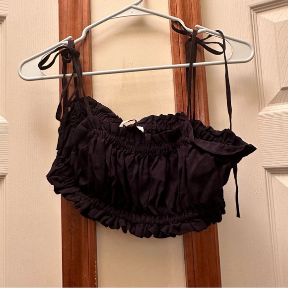 Black Ruffled Crop Top - Picture 4 of 8